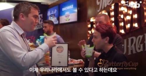 플라스틱 뚜껑과 빨대가 필요 없는 테이크아웃 컵