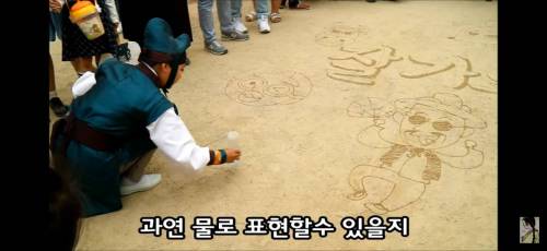[스압] 한국에도 바닥에 그리는 장인이 있다.jpg