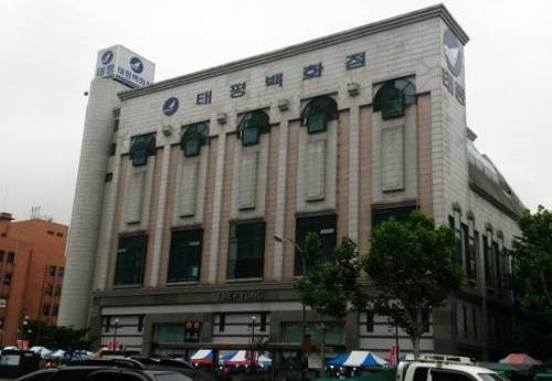 안 망하는게 신기한 백화점.jpg