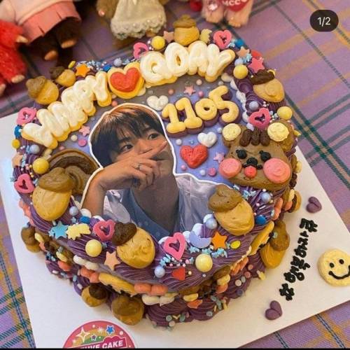 요즘 아이돌 생일 레터링 케이크..jpg