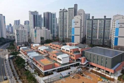 파격적인 형태로 지어지는 요즘 학교.jpg