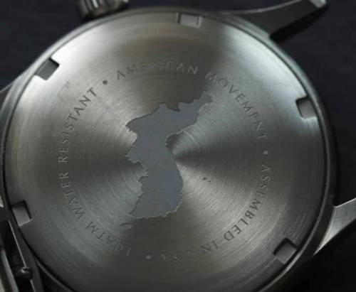 미국에서 만든 한국전쟁 기념 시계.jpg
