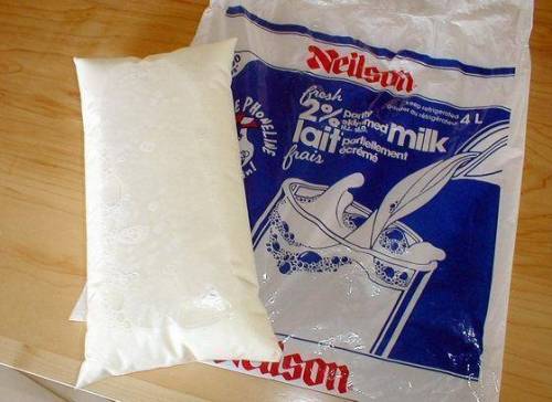 4L짜리 우유를 비닐에 담아서 파는 캐나다