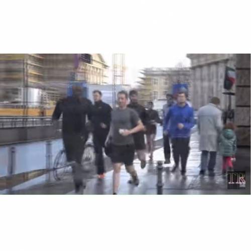 재산 100조원 가진 사람의 런닝하는 모습.jpg