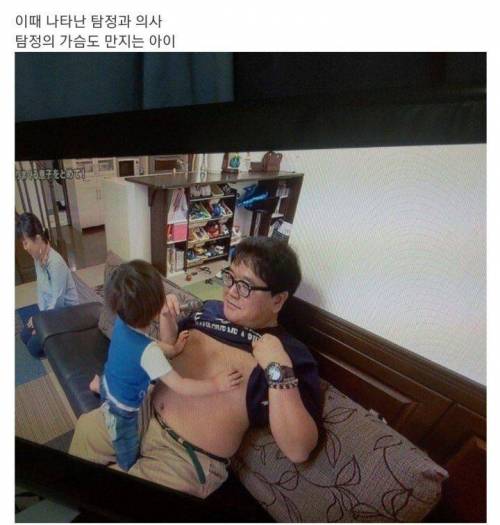 [스압] 수상할 정도로 가슴에 진심인 아이.jpg