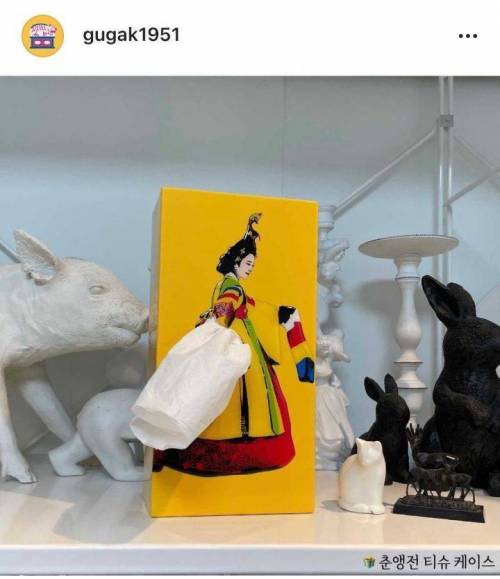 아이디어도 한복도 돋보이는 국립국악원 춘앵전 굿즈.jpg