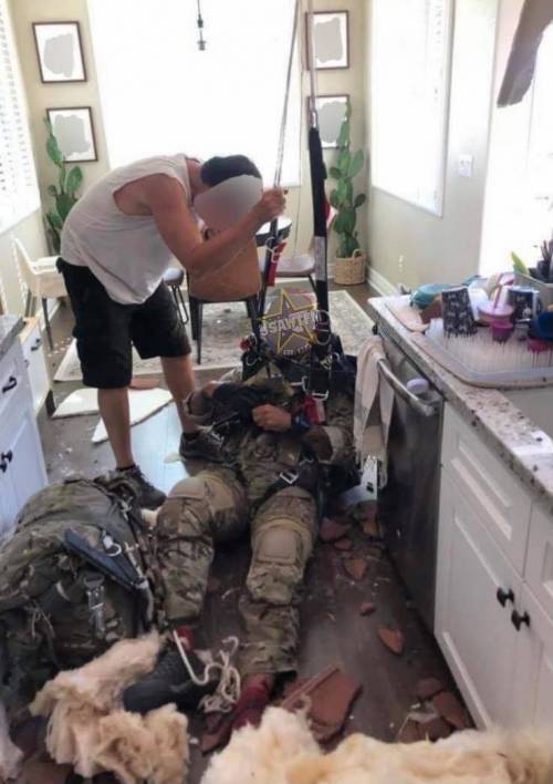 가정집에 불시착한 미 육군 공수 부대원.jpg