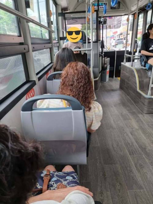 서울에 새로 도입중인 버스 특등석.jpg