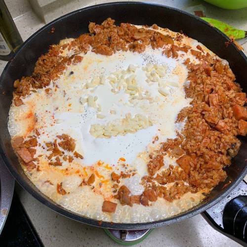 의외로 존맛 조합이라는 생크림 김치볶음밥....jpg