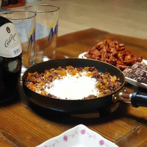 의외로 존맛 조합이라는 생크림 김치볶음밥....jpg