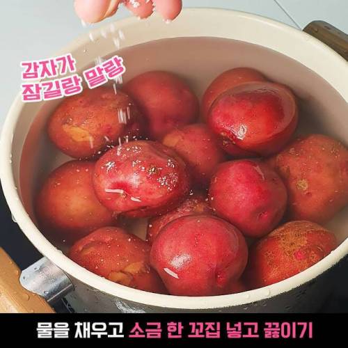 [스압] 7월에만 먹을 수 있다는 카스테라 식감의 홍감자.jpg