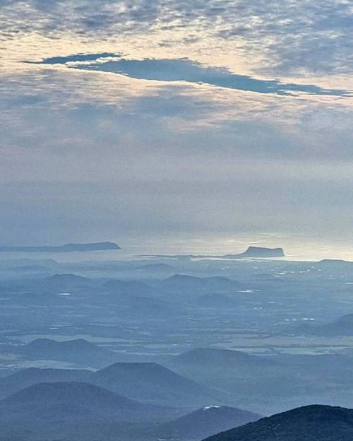 한라산 정상에서 본 제주.jpg