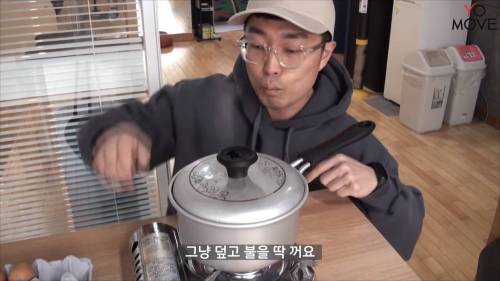 [스압] 소금, 식초 없이 달걀 껍데기 (계란 껍질) 잘 벗겨지게 삶는 법.jpg