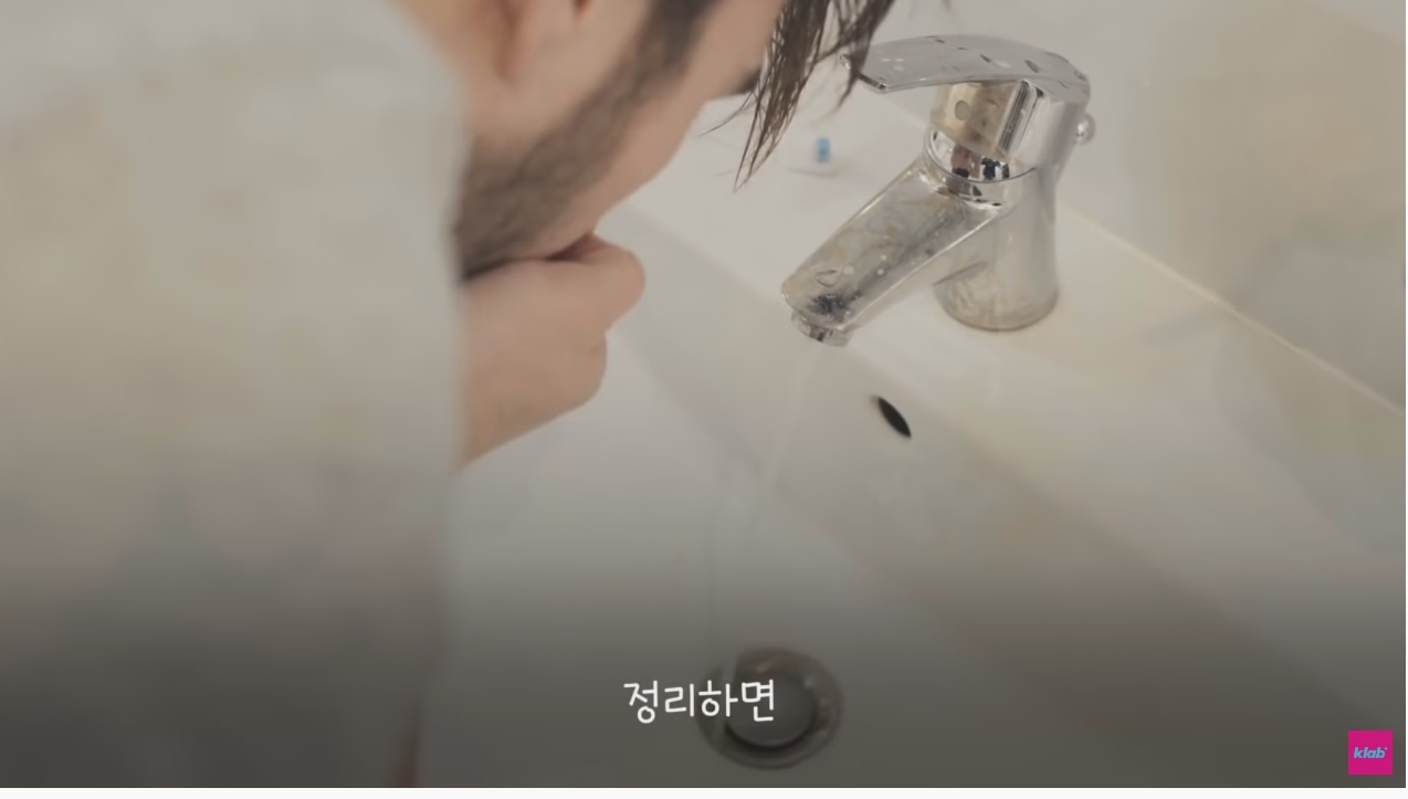 [스압] 한국인들은 이해 못 한다는 서양식 양치법.jpg