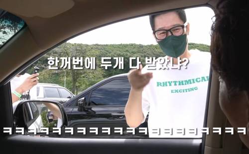 [스압] 지석진, 하하 앞에서 골드버튼 언박싱하는 김종국.jpgif