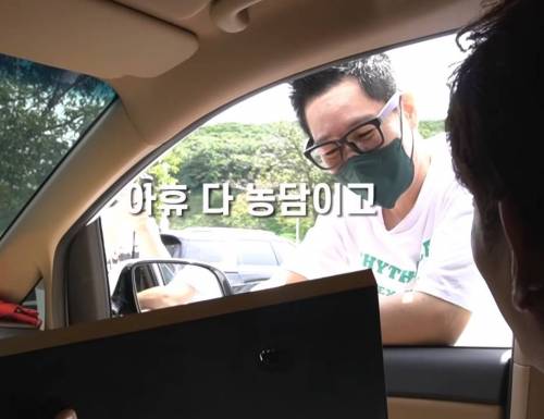 [스압] 지석진, 하하 앞에서 골드버튼 언박싱하는 김종국.jpgif