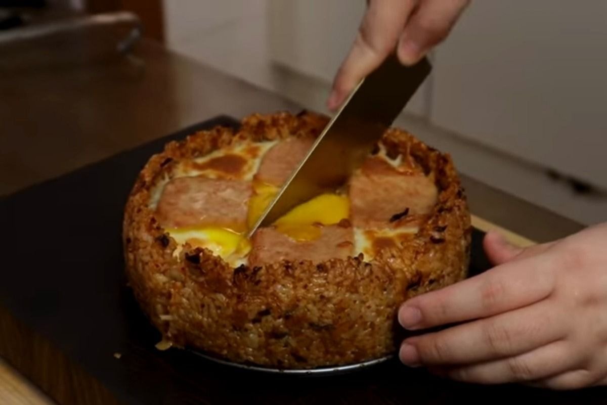 시카고식 고깃집 볶음밥 피자.jpg