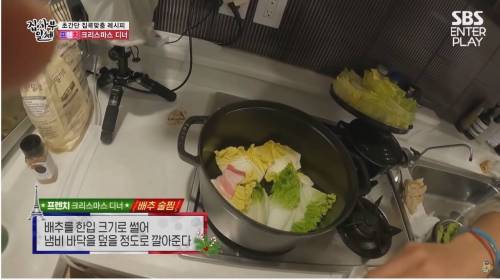 [스압] 정재형이 알려주는 간단하지만 되게 맛있다는 배추술찜.jpg