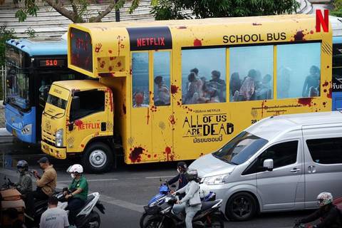 길가다가 식겁할 태국에서 홍보중인 넷플릭스 지금 우리 학교는