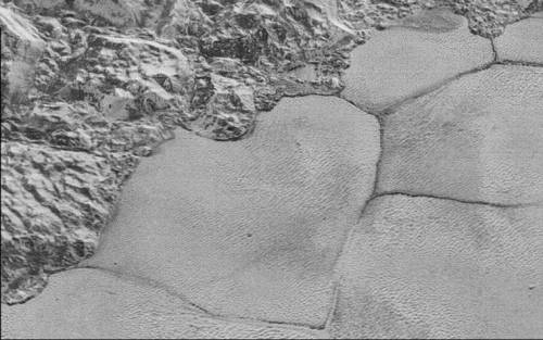 뉴 호라이즌스호가 찍어보낸 명왕성 얼음산.mp4