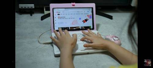 [스압] 장난감 노트북을 딸을 위한 진짜 노트북으로 개조하기.jpg