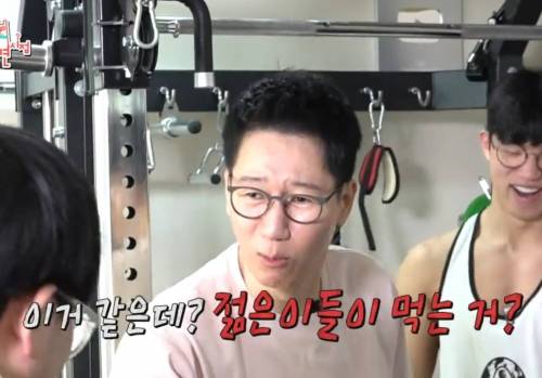 [스압] 입사 한달차 아들뻘 매니저와 함께 일하는 지석진.jpg