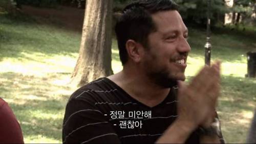 부적절하게 터진 웃음.jpg