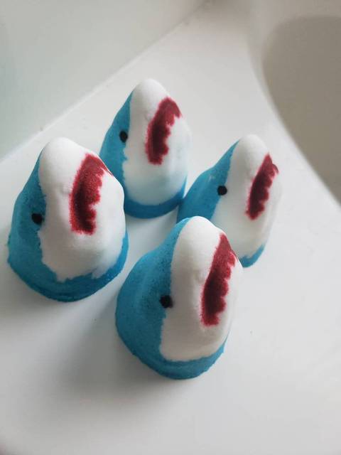 겁나 신박한 죠스 샤크어택 배쓰밤🦈🦈🦈