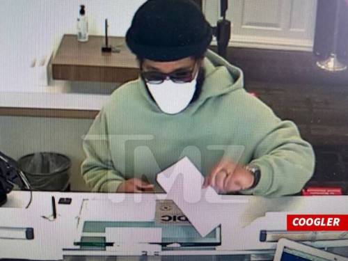 블랙팬서 감독 은행강도 혐의로 체포