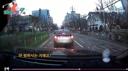 낯선 아줌마가 차에 타더니 하던 짓 .jpgif