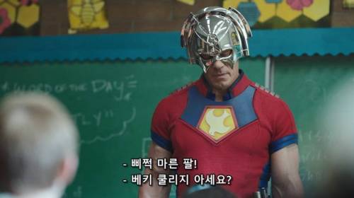 아이들에게 질문 받는 히어로.jpg