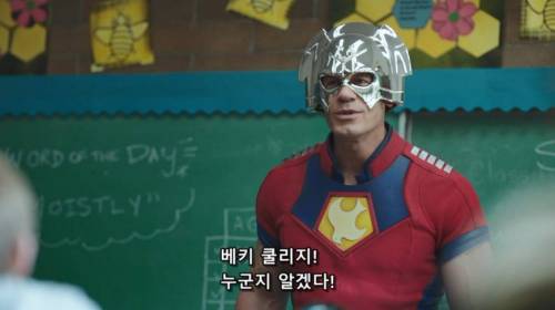 아이들에게 질문 받는 히어로.jpg