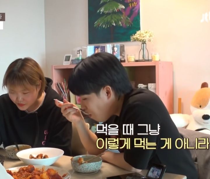 엄마 앞에서 티격태격하는 찬혁 수현.jpg