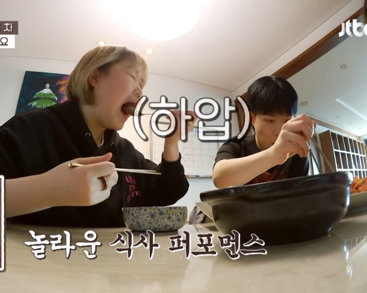 엄마 앞에서 티격태격하는 찬혁 수현.jpg