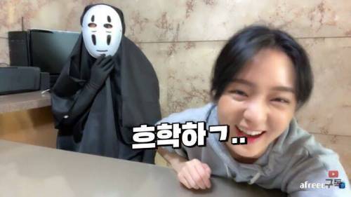 딸을 위해 가오나시가 된 아버지.jpg