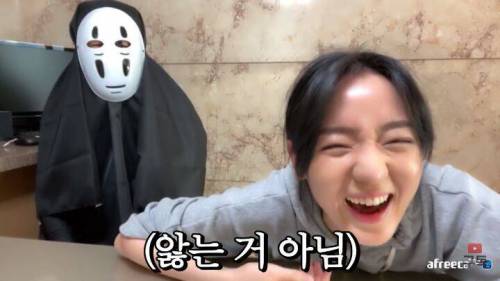 딸을 위해 가오나시가 된 아버지.jpg