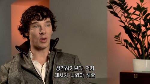어마무시한 대사량때문에 배우한테 사과했다는 셜록 제작팀.jpg
