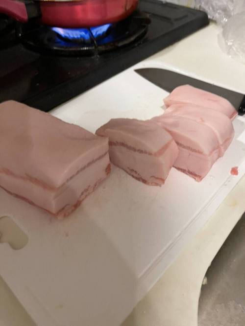 돼지고기를 산 일본인.jpg