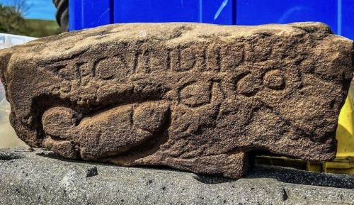 싱글벙글 영국에서 발견된 1700년 전의 그래피티