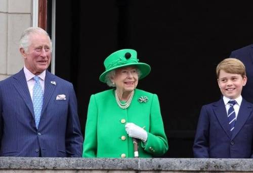 영국 왕실행사 여왕의 복장색이 부른 대참사