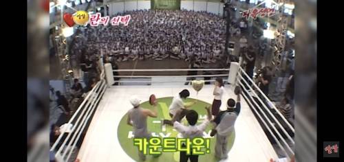 전교생 앞에서 고백하는 k-하이틴 연하남.jpg