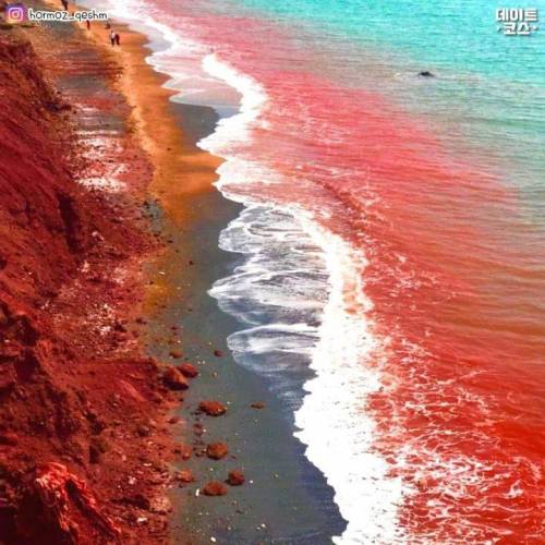 바다도 모래도 온통 빨간색 호르무즈 섬