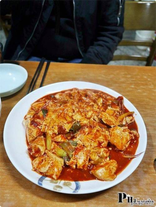 독특한 비주얼의 대전 두부 두루치기 맛집.jpg