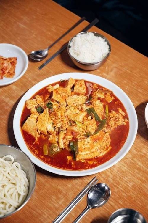 독특한 비주얼의 대전 두부 두루치기 맛집.jpg