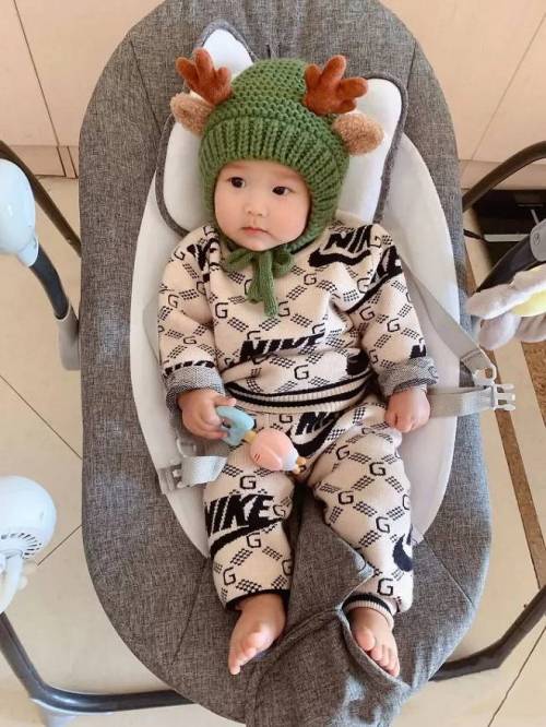 포동포동한 무손목 최연소(?) 주얼리 모델