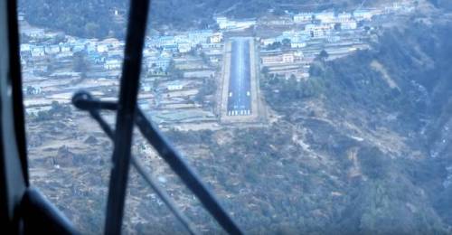 세계에서 제일 악명 높은 네팔의 루클라 공항.mp4