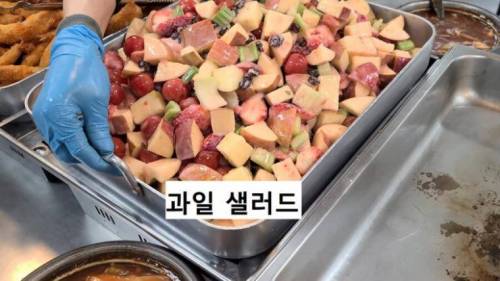 가격을 15%나 인상한 식당.jpg
