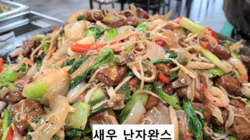 가격을 15%나 인상한 식당.jpg