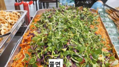 가격을 15%나 인상한 식당.jpg