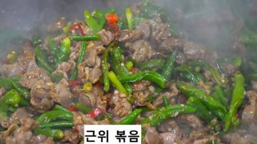 가격을 15%나 인상한 식당.jpg